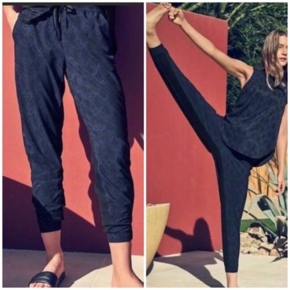 Athleta Brooklyn Navy Python Print High Waisted Joggers Size 0 EUC - Picture 1 of 13